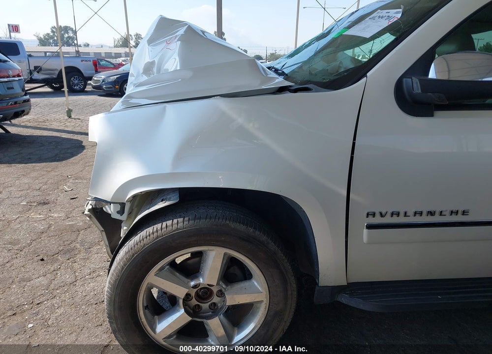 2011 CHEVROLET AVALANCHE 1500 LTZ VIN: 3GNTKGE33BG202730