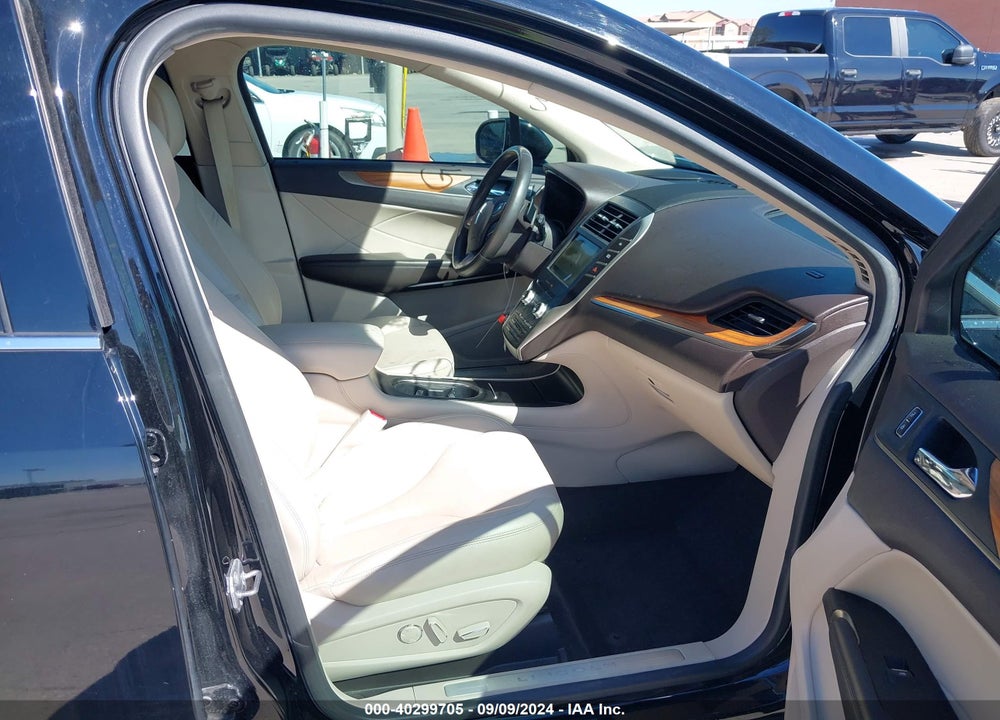 2018 LINCOLN MKC SELECT VIN: 5LMCJ2C90JUL23631
