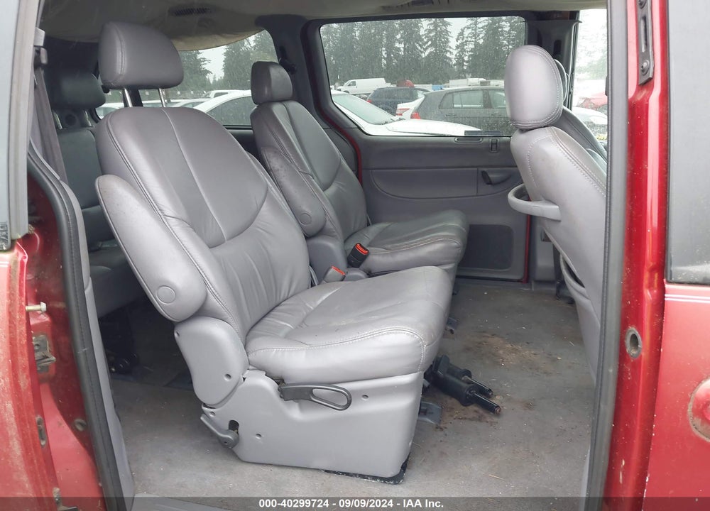 2000 DODGE GRAND CARAVAN ES VIN: 1B4GP74L6YB710072