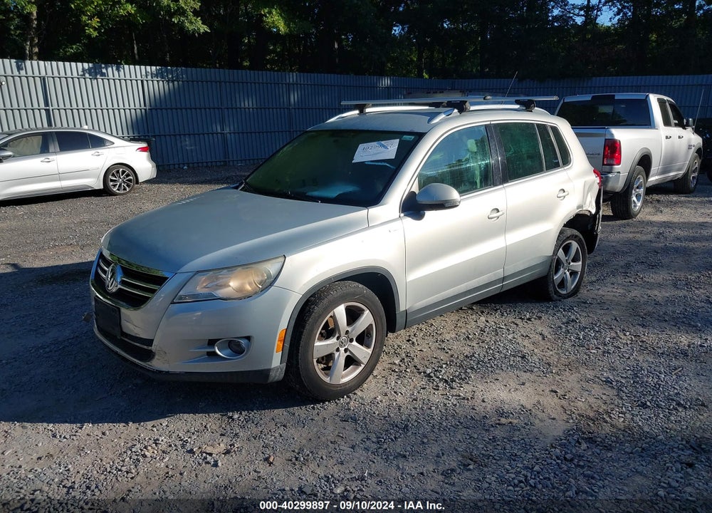 2010 VOLKSWAGEN TIGUAN VIN: WVGAV7AX7AW516327