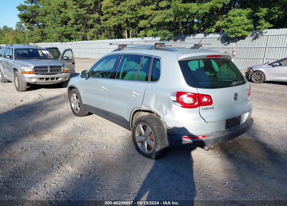 2010 VOLKSWAGEN TIGUAN VIN: WVGAV7AX7AW516327