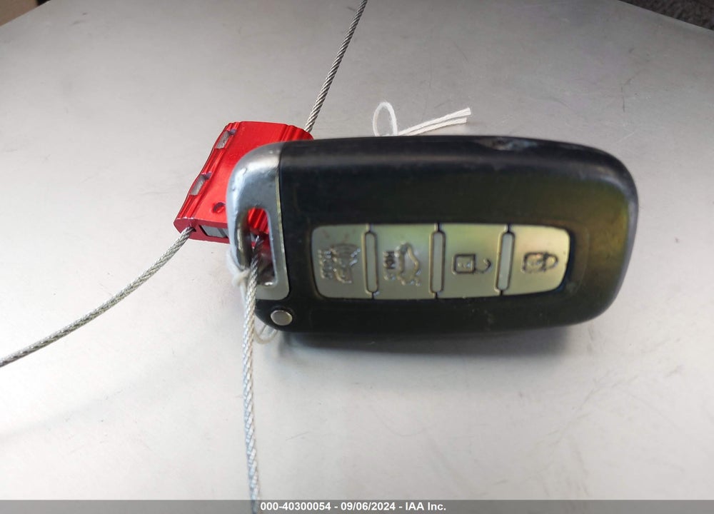 2011 HYUNDAI SONATA HYBRID VIN: KMHEC4A4XBA011411