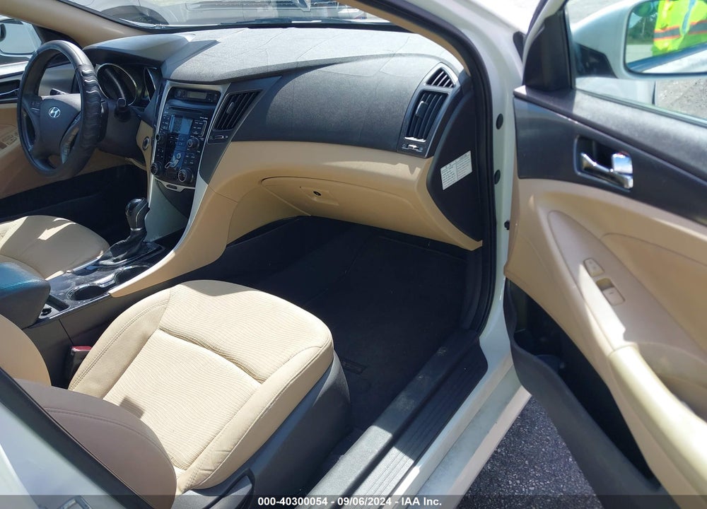 2011 HYUNDAI SONATA HYBRID VIN: KMHEC4A4XBA011411