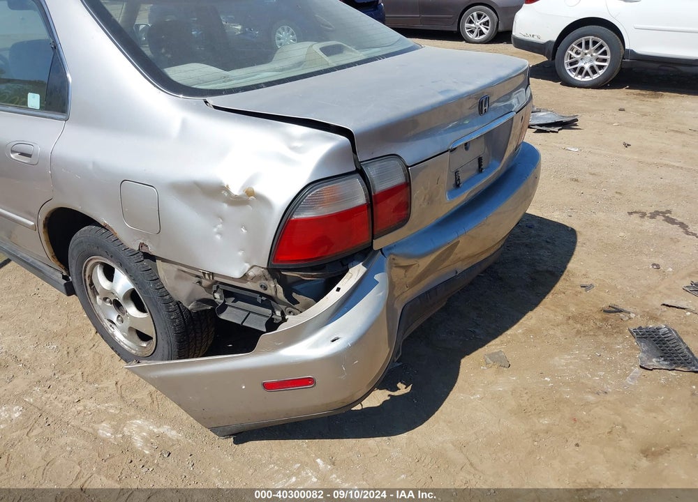 1997 HONDA ACCORD SE VIN: 1HGCD5605VA158438