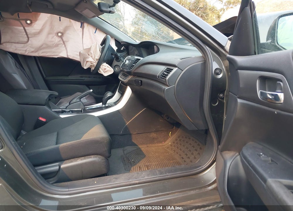 2015 HONDA ACCORD VIN: 1HGCR2F37FA135352