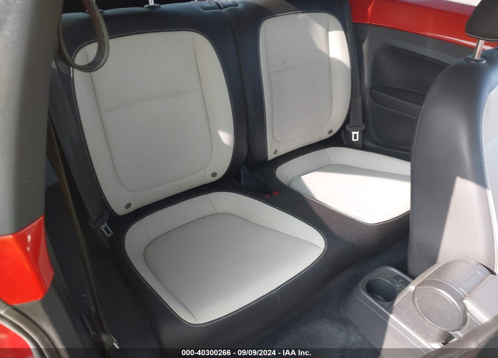 2019 VOLKSWAGEN BEETLE 2.0T SE VIN: 3VWJD7AT8KM719391
