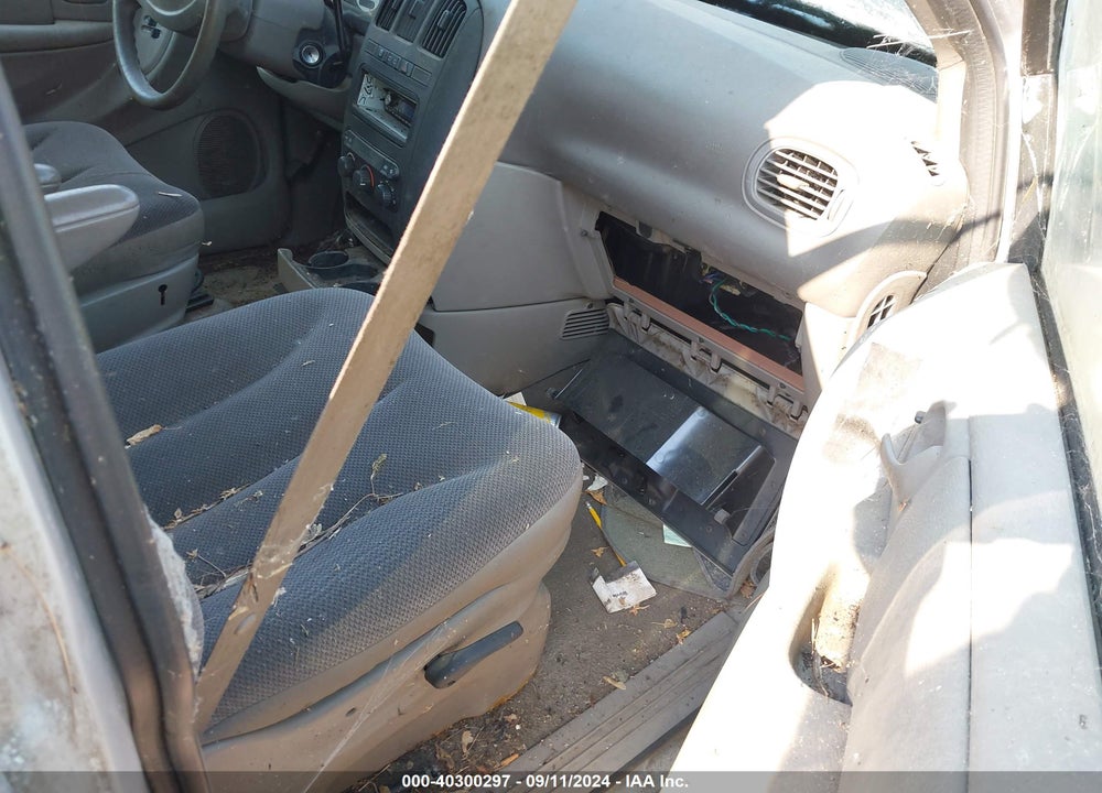 2001 CHRYSLER VOYAGER VIN: 1C4GJ25311B101340