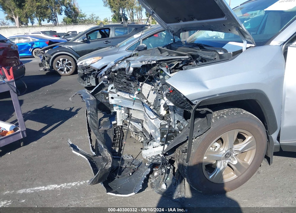 2024 TOYOTA RAV4 XLE VIN: 2T3W1RFV6RC275591