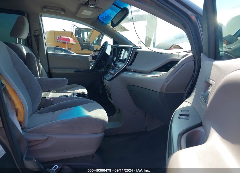 2015 TOYOTA SIENNA LE 8 PASSENGER VIN: 5TDKK3DC2FS660975
