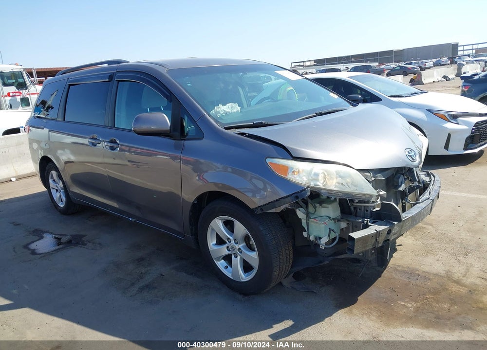 2015 TOYOTA SIENNA LE 8 PASSENGER VIN: 5TDKK3DC2FS660975