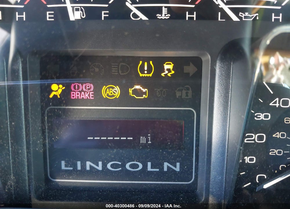 2011 LINCOLN NAVIGATOR VIN: 5LMJJ2H5XBEJ10372