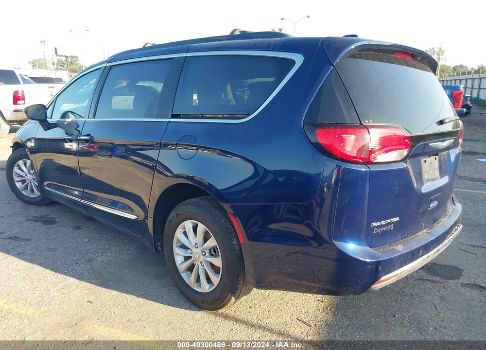 2017 CHRYSLER PACIFICA TOURING L VIN: 2C4RC1BG5HR762501
