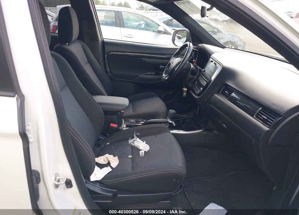 2018 MITSUBISHI OUTLANDER LE VIN: JA4AD3A38JZ033385