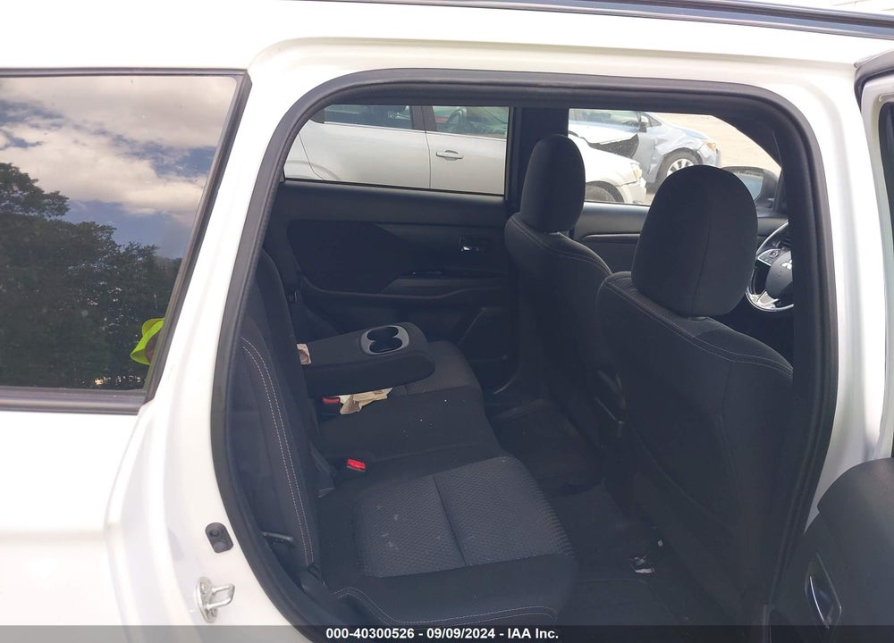 2018 MITSUBISHI OUTLANDER LE VIN: JA4AD3A38JZ033385