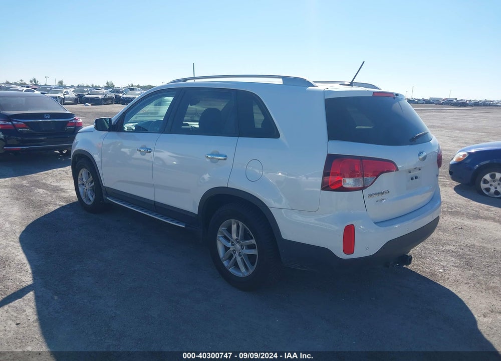 2015 KIA SORENTO LX VIN: 5XYKT3A68FG579911