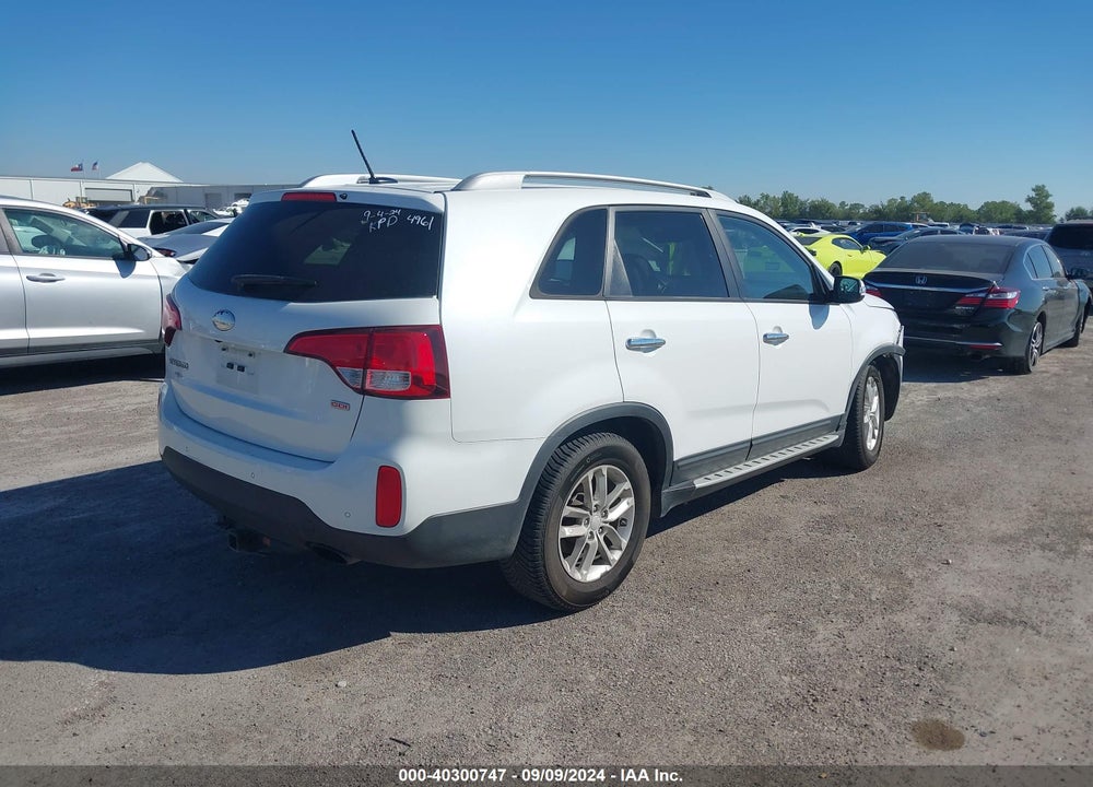 2015 KIA SORENTO LX VIN: 5XYKT3A68FG579911