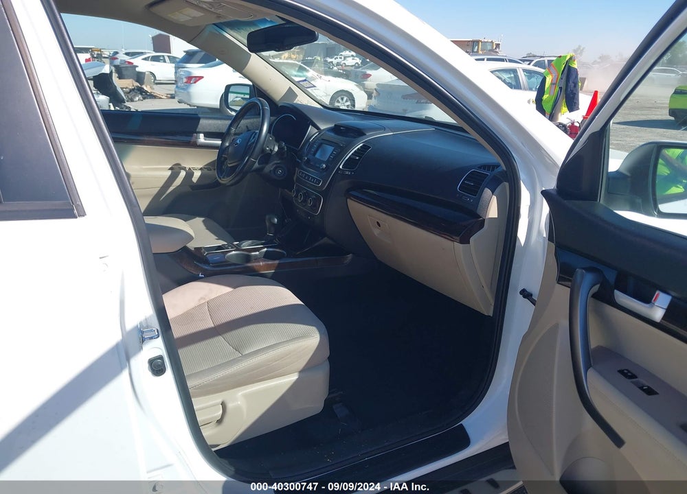 2015 KIA SORENTO LX VIN: 5XYKT3A68FG579911