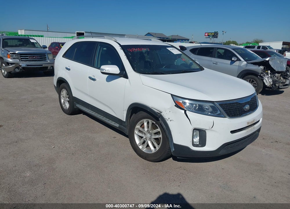 2015 KIA SORENTO LX VIN: 5XYKT3A68FG579911