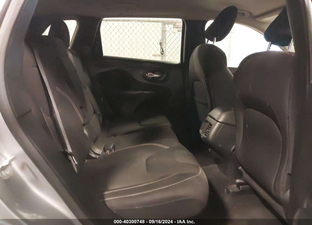 2015 JEEP CHEROKEE VIN: 1C4PJMCB8FW682244