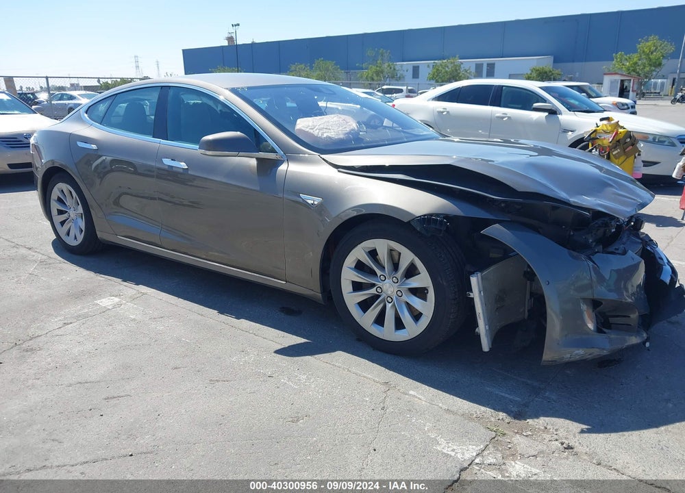 2016 TESLA MODEL S VIN: 5YJSA1E23GF139220