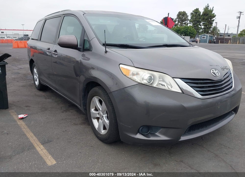 2013 TOYOTA SIENNA LE V6 8 PASSENGER VIN: 5TDKK3DCXDS368780