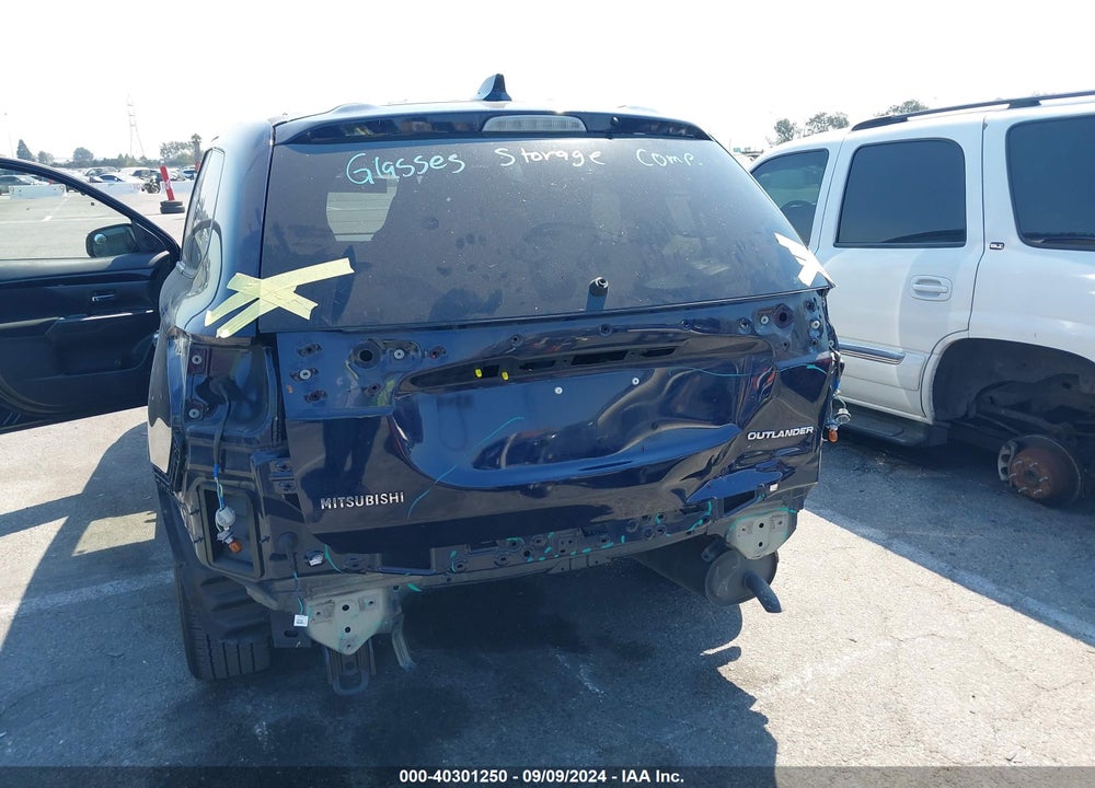 2019 MITSUBISHI OUTLANDER ES VIN: JA4AD2A39KZ054578
