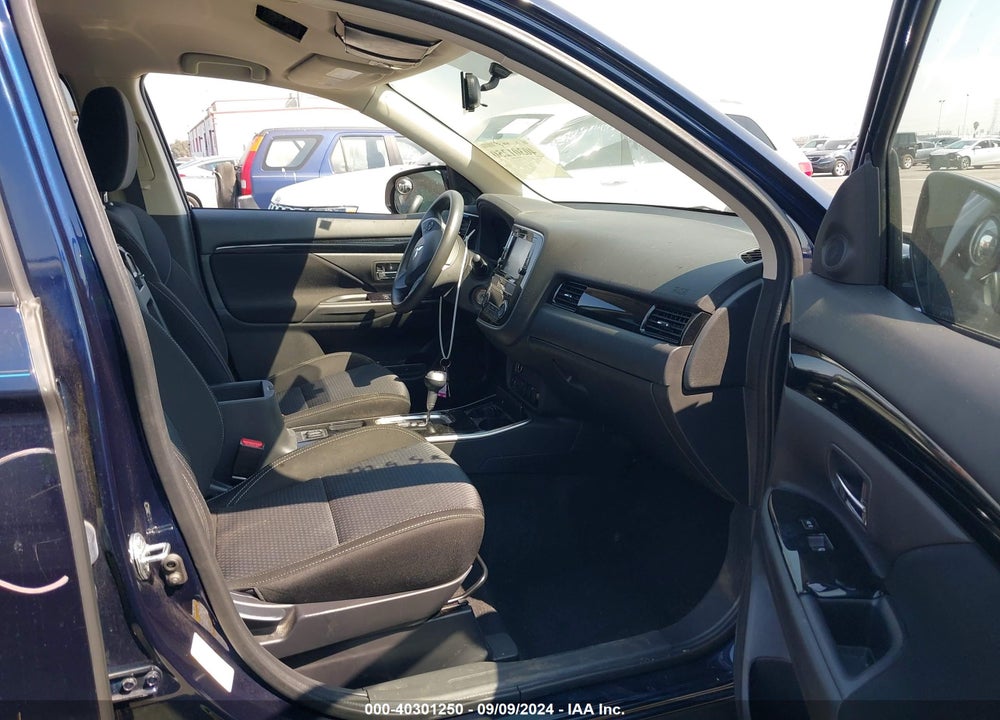 2019 MITSUBISHI OUTLANDER ES VIN: JA4AD2A39KZ054578