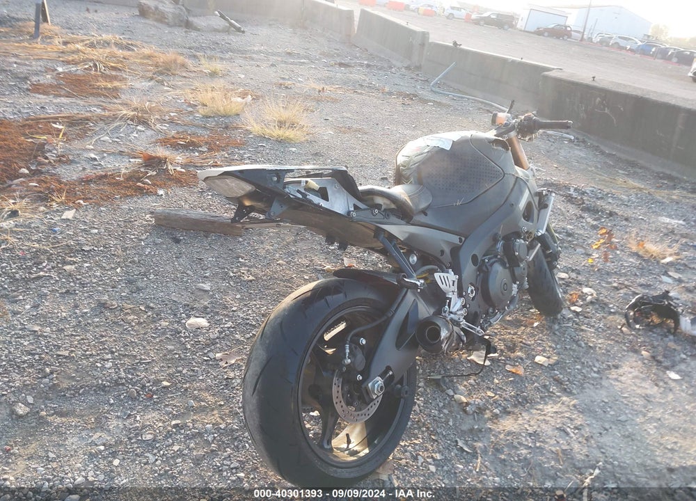 2007 SUZUKI GSX-R1000 VIN: JS1GT77A872111076