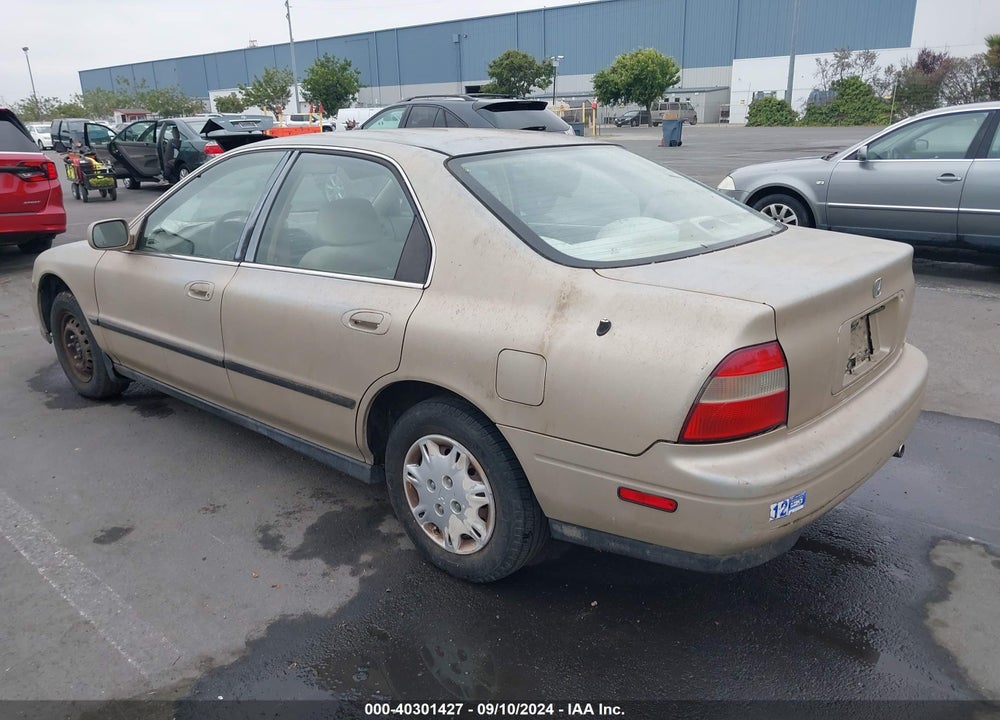 1995 HONDA ACCORD LX/EX VIN: 1HGCD5635SA117037