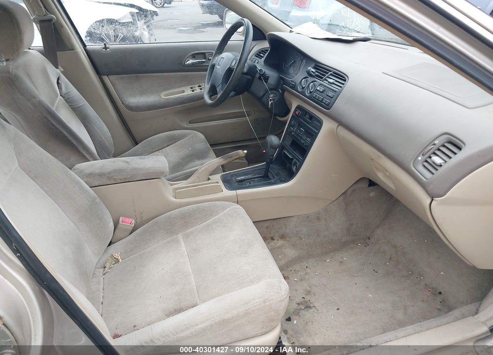 1995 HONDA ACCORD LX/EX VIN: 1HGCD5635SA117037