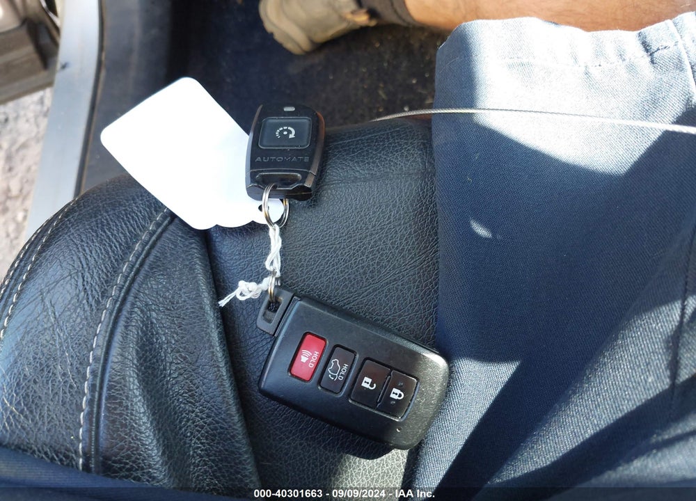 2018 TOYOTA RAV4 XLE VIN: 2T3RFREV8JW797397