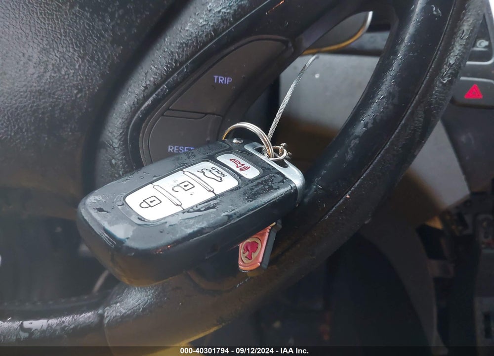 2011 HYUNDAI SONATA VIN: 5NPEC4AC8BH142700