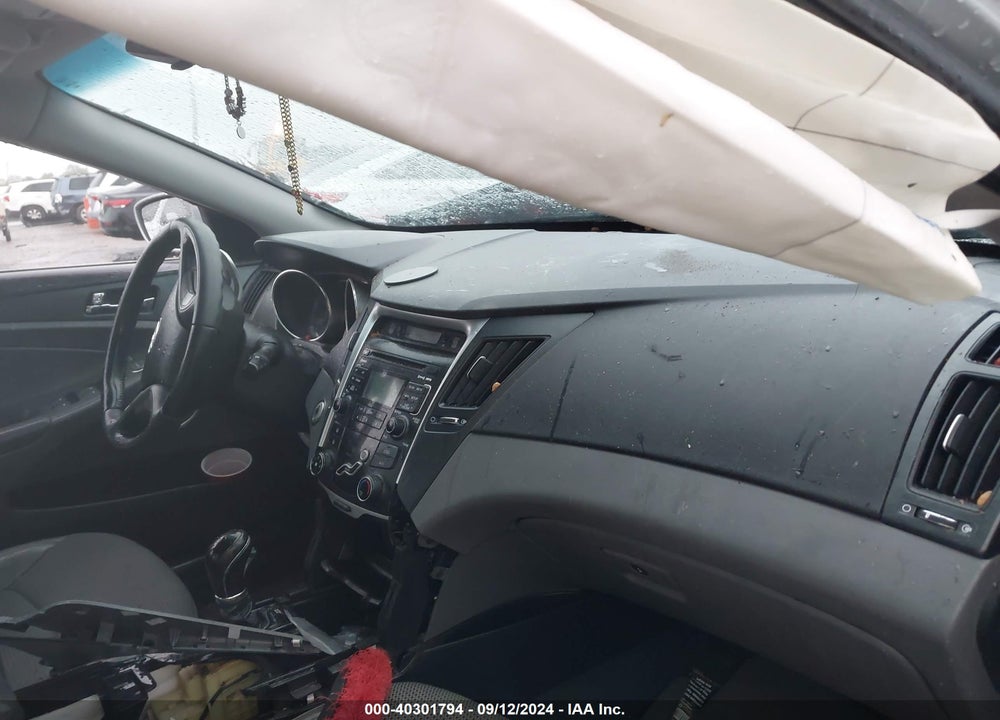 2011 HYUNDAI SONATA VIN: 5NPEC4AC8BH142700