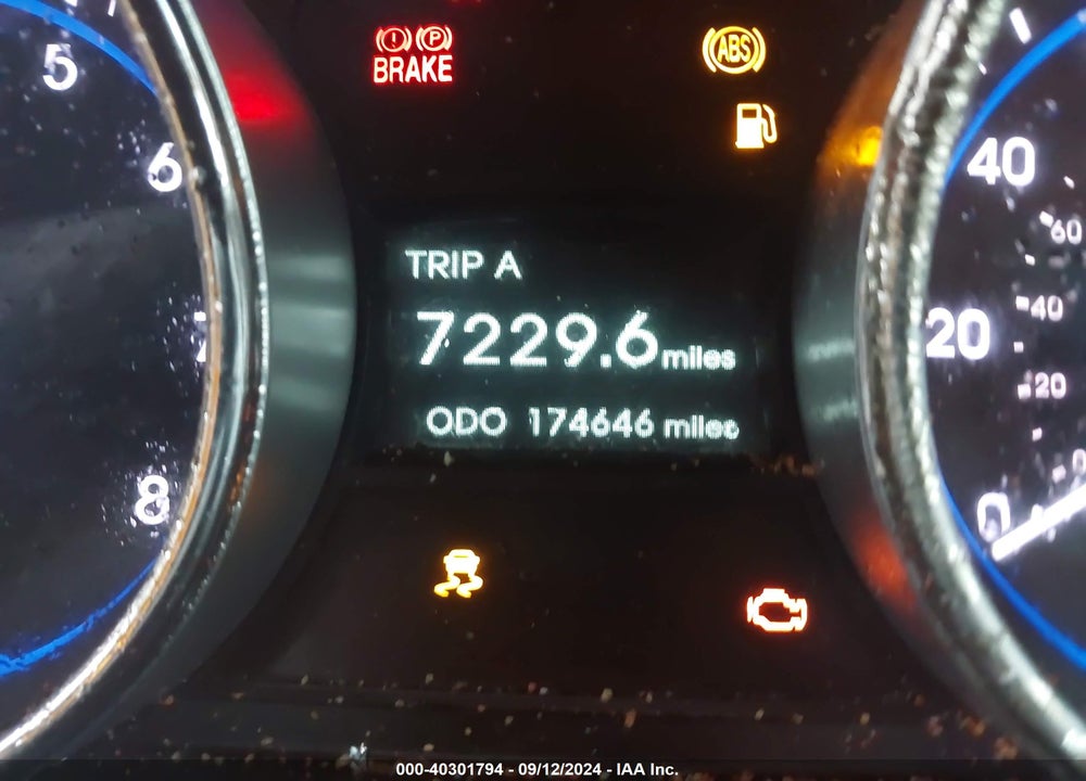 2011 HYUNDAI SONATA VIN: 5NPEC4AC8BH142700