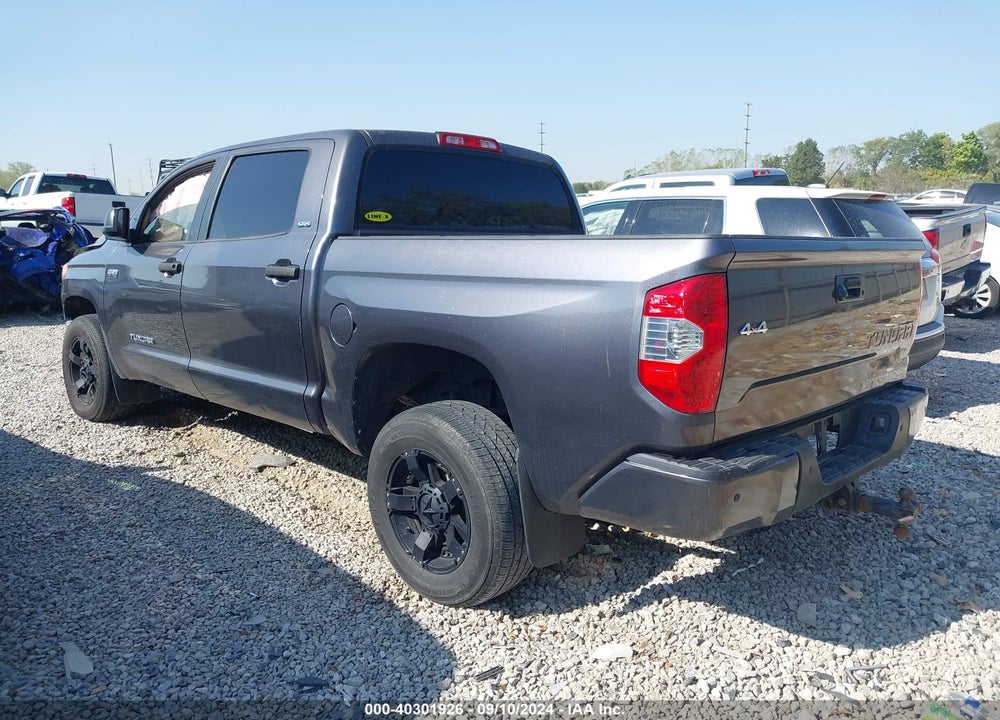 2017 TOYOTA TUNDRA SR5 5.7L V8 VIN: 5TFDW5F18HX607666