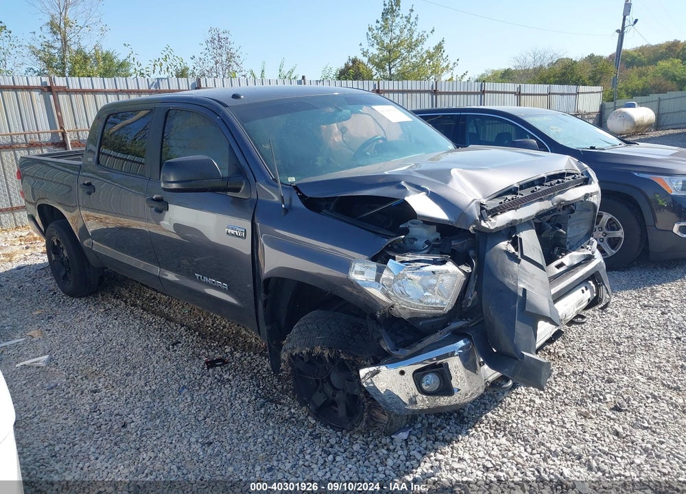 2017 TOYOTA TUNDRA SR5 5.7L V8 VIN: 5TFDW5F18HX607666