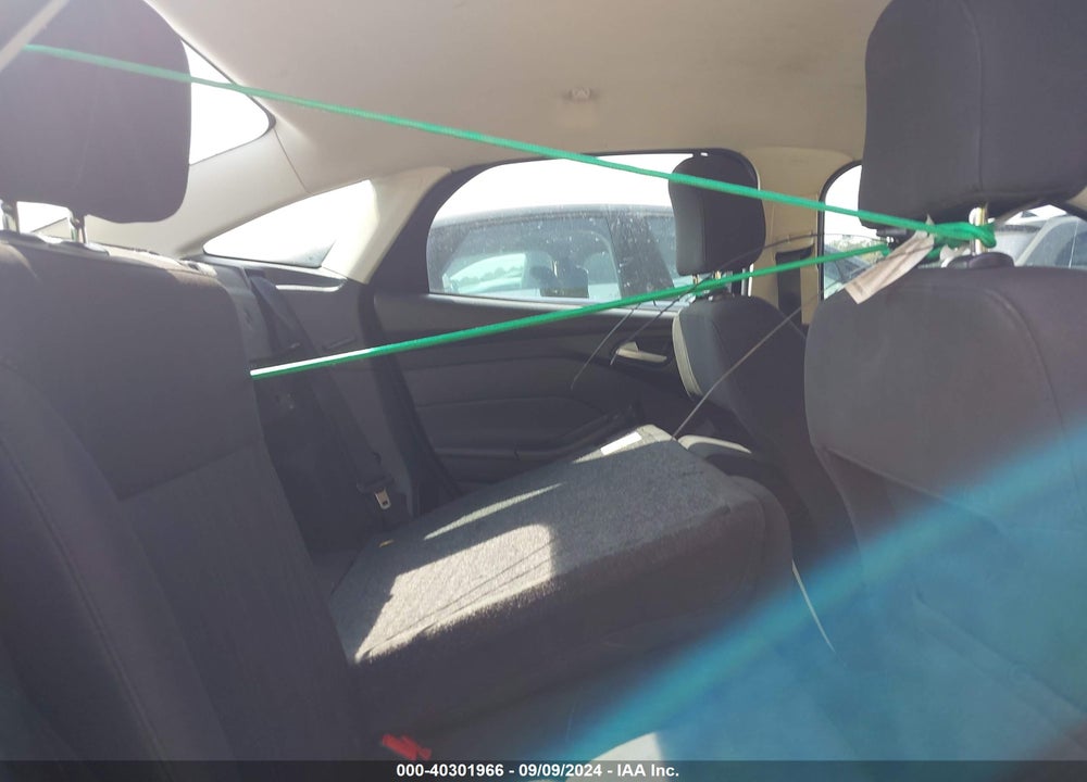 2016 FORD FOCUS SE VIN: 1FADP3F29GL292396