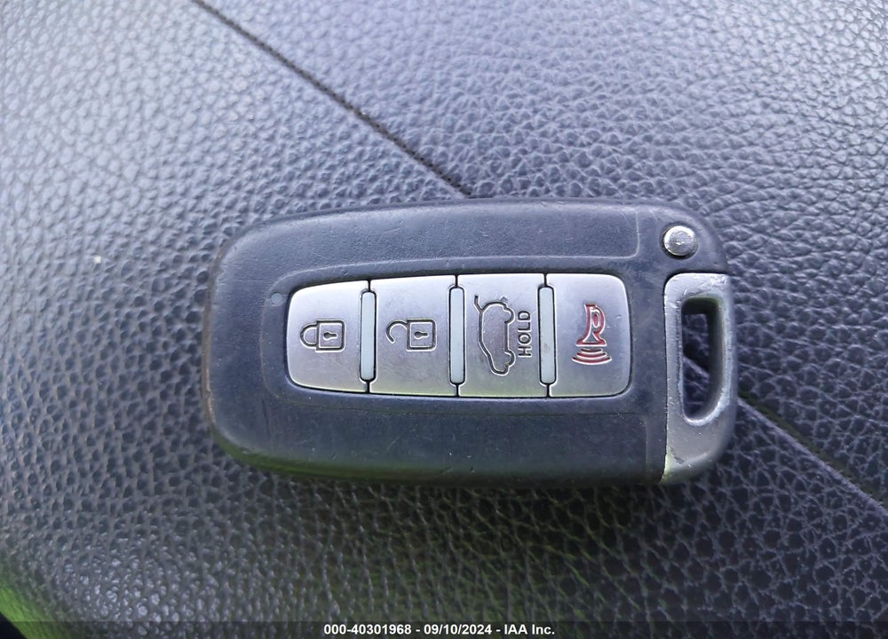 2011 KIA SORENTO SX V6 VIN: 5XYKWDA22BG143608