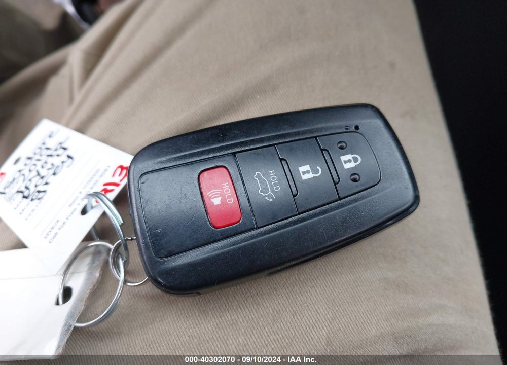 2019 TOYOTA RAV4 VIN: JTMC1RFV7KD014572