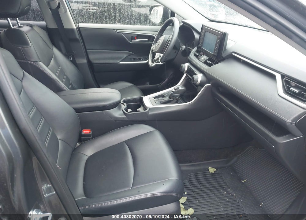 2019 TOYOTA RAV4 VIN: JTMC1RFV7KD014572