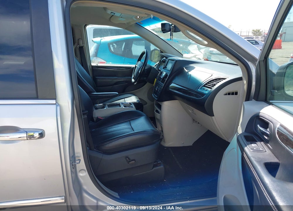 2011 CHRYSLER TOWN & COUNTRY TOURING-L VIN: 2A4RR8DG2BR649529