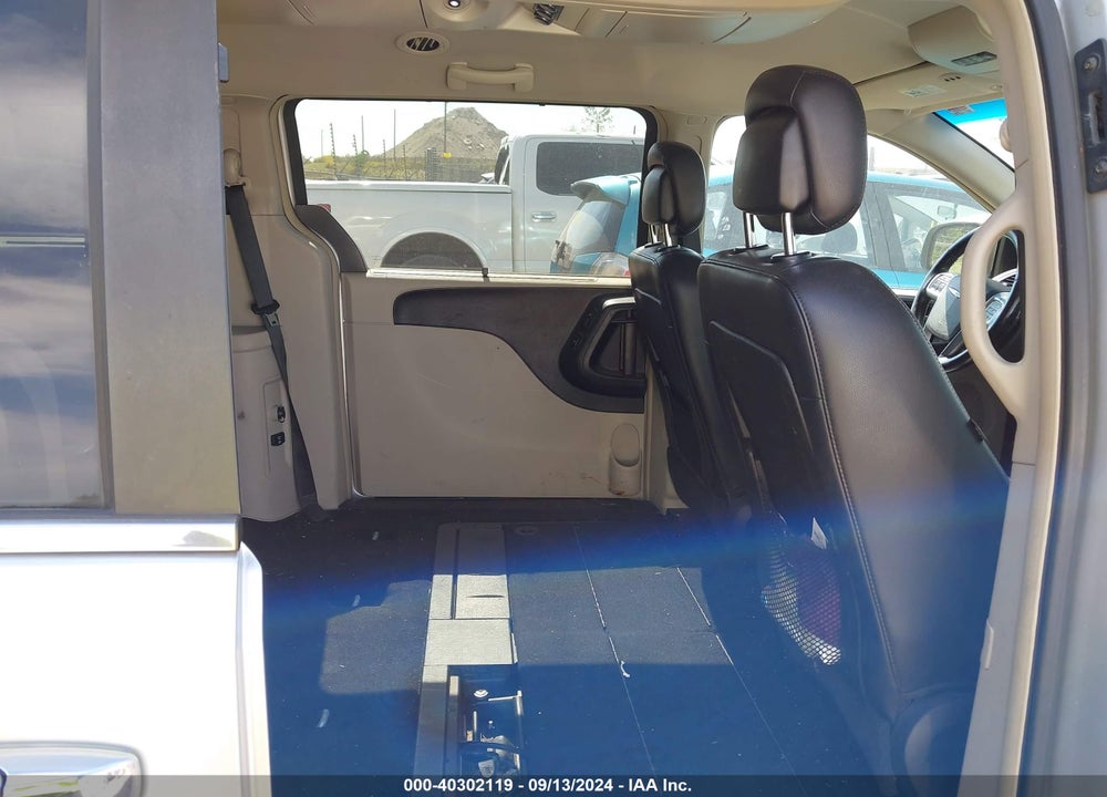 2011 CHRYSLER TOWN & COUNTRY TOURING-L VIN: 2A4RR8DG2BR649529