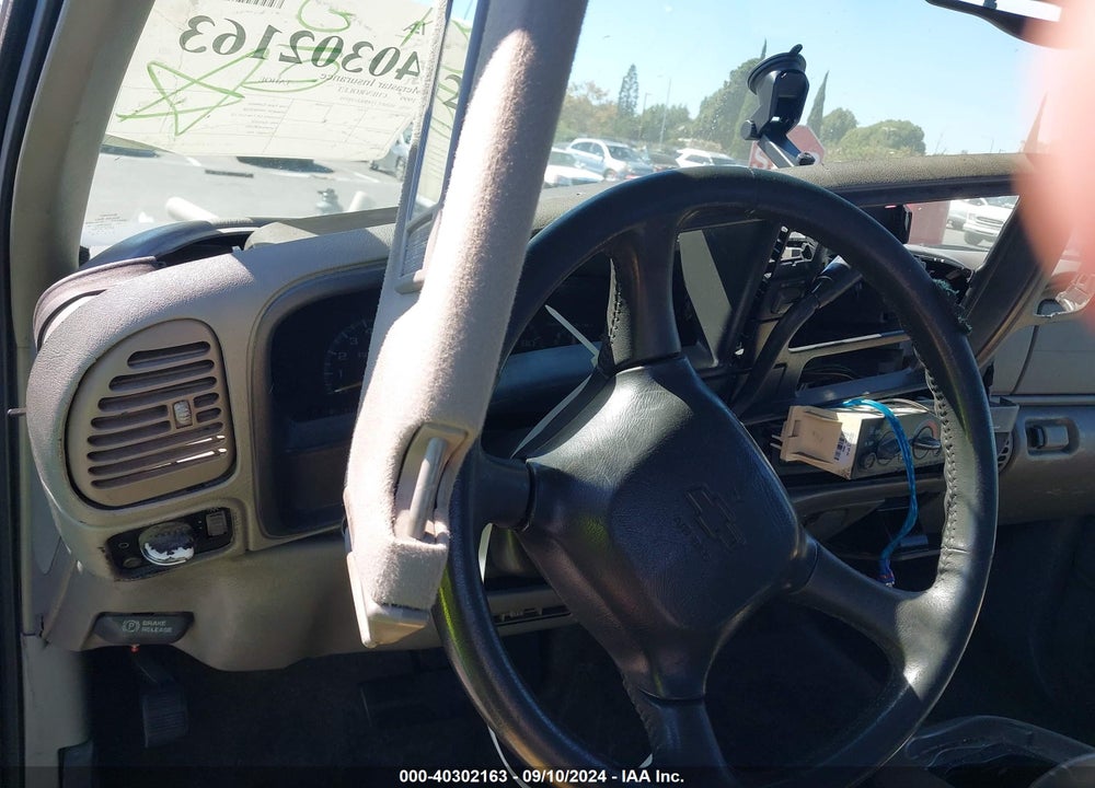 1999 CHEVROLET TAHOE LS VIN: 1GNEC13R9XJ529391