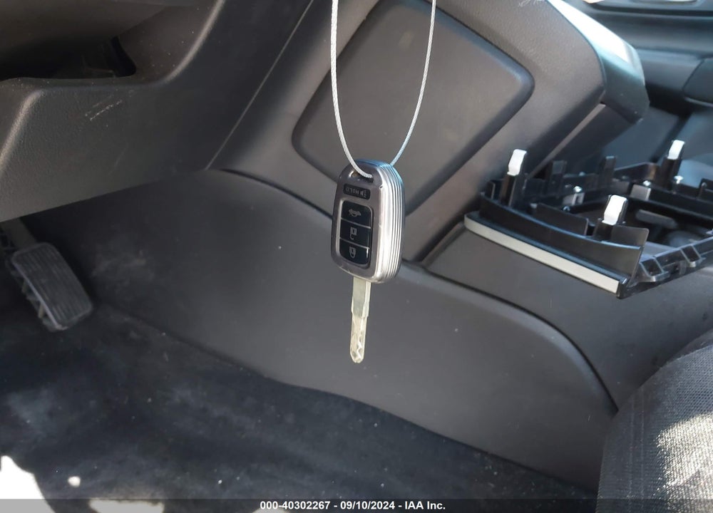 2019 HONDA CR-V LX VIN: 2HKRW5H39KH406110