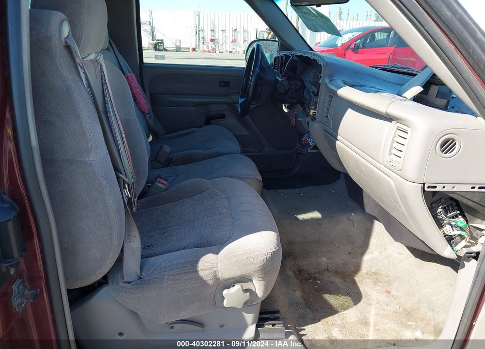 2000 CHEVROLET SILVERADO 1500 LS/LT VIN: 1GCEC19T8YE261908