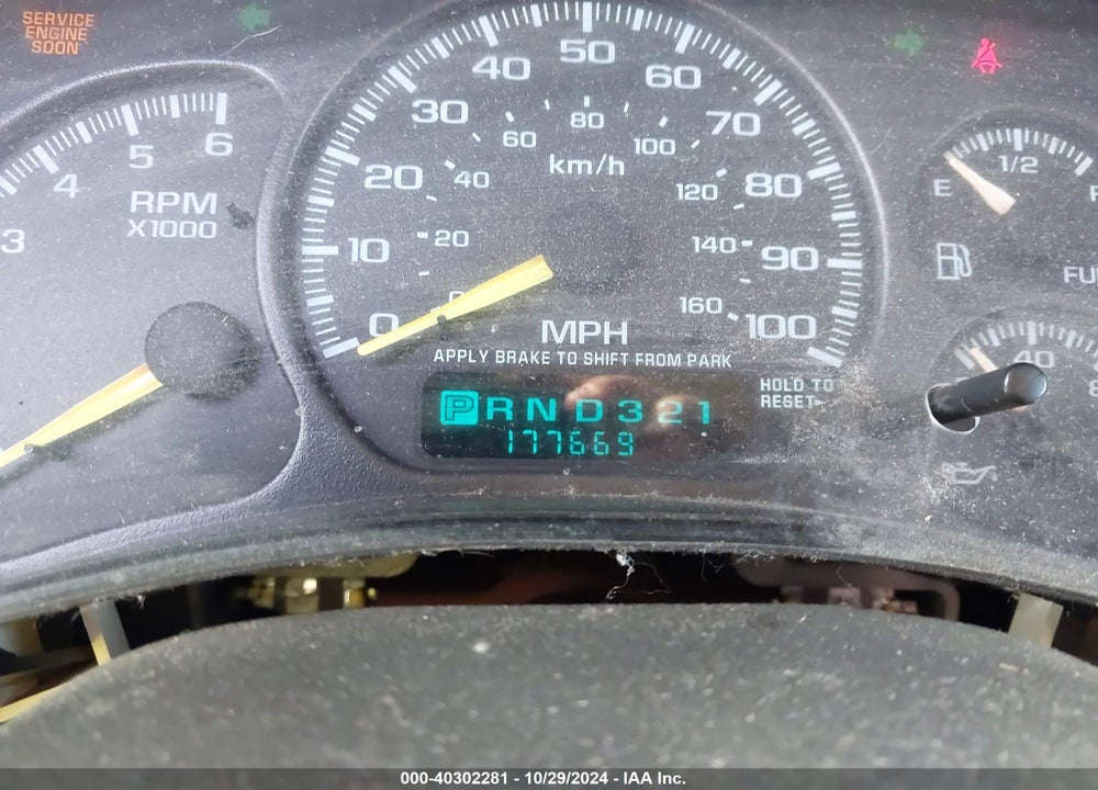 2000 CHEVROLET SILVERADO 1500 LS/LT VIN: 1GCEC19T8YE261908