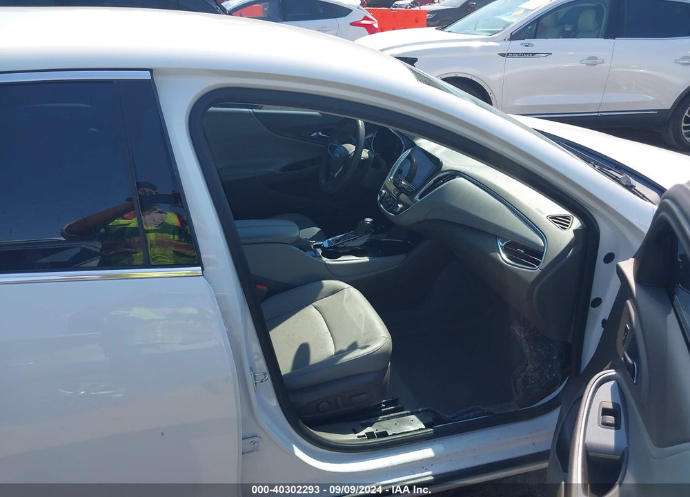 2018 CHEVROLET MALIBU LT VIN: 1G1ZD5ST4JF232091