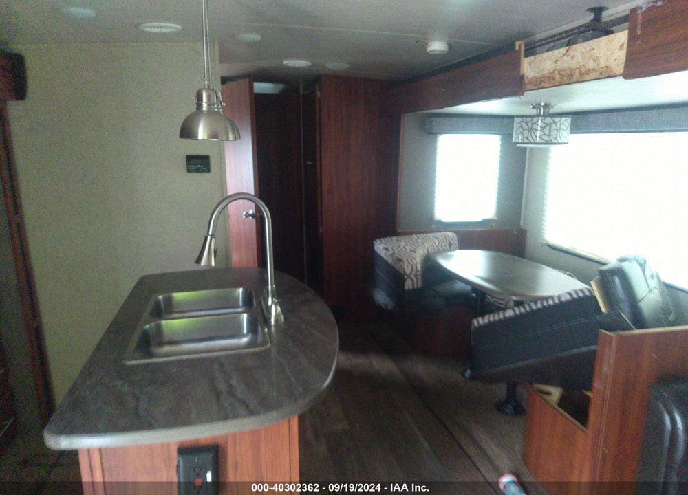 2018 HEARTLAND MALLARD  M33 VIN: 5SFNB3722JE357691