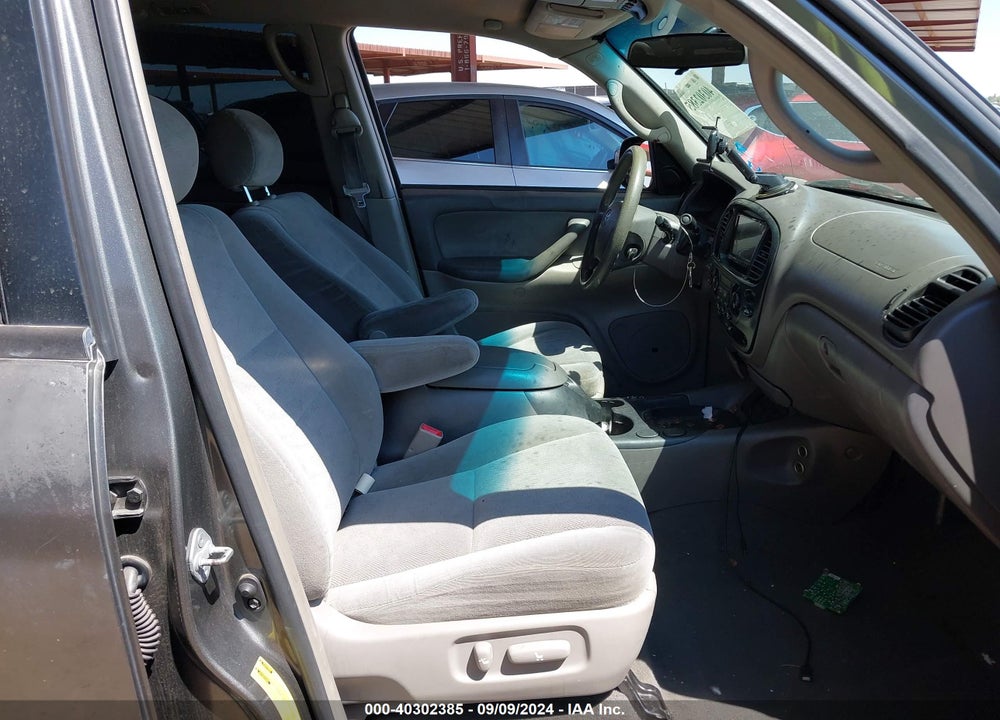 2005 TOYOTA SEQUOIA SR5 V8 VIN: 5TDZT34AX5S247016