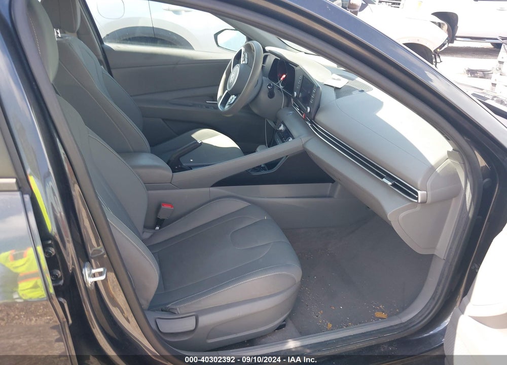 2022 HYUNDAI ELANTRA SEL VIN: 5NPLM4AG7NH064292